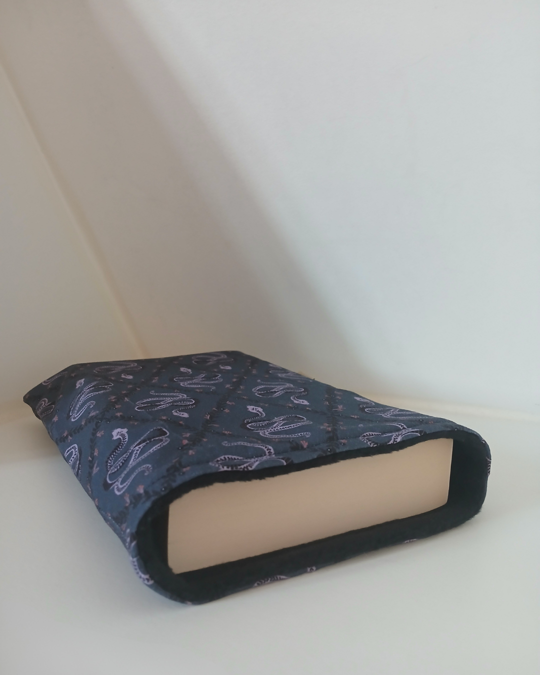 Pochette de protection pour livre : serpent