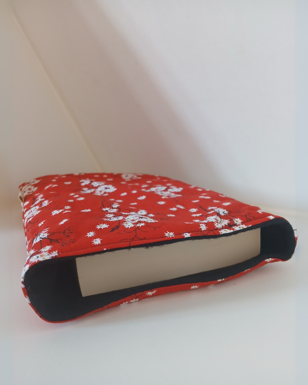 Pochette de protection pour livre : fleur rouge